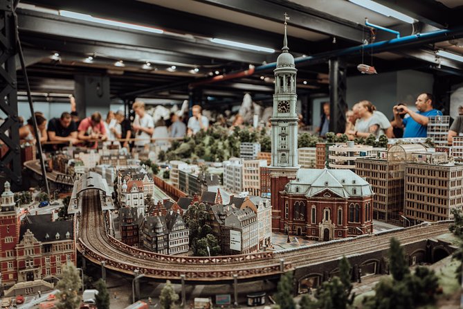 Hamburg CARD - Transit without stress: AB area coverage and airport connections
