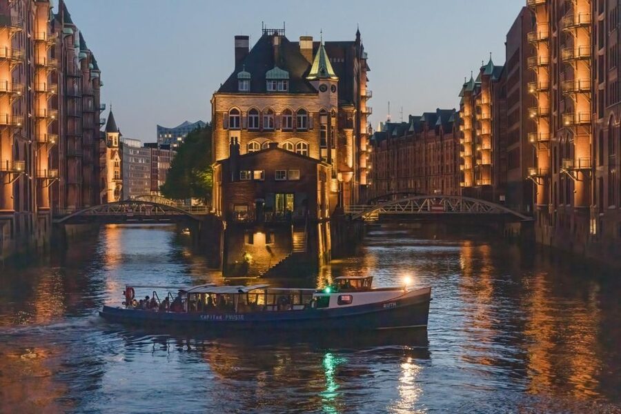 Hamburg Combi: 1,5h Evening Cruise & 2h Reeperbahn Tour - Key things to know before you go