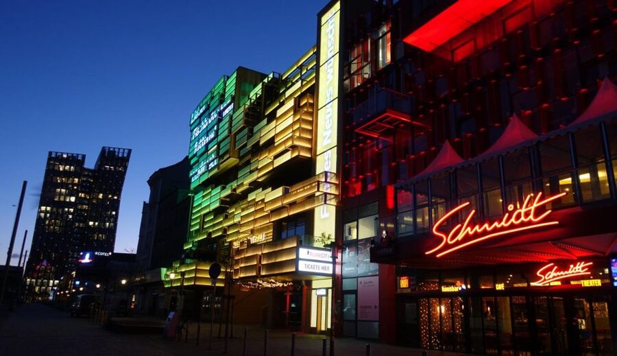 Hamburg Combi: 1,5h Evening Cruise & 2h Reeperbahn Tour - Should you book Hamburg Combi?