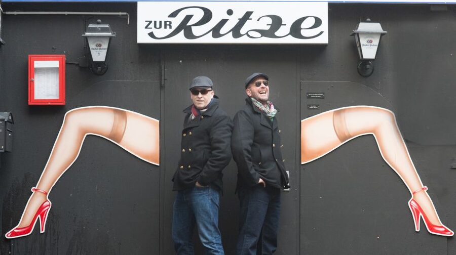 Hamburg: Die große Reeperbahn Tour mit den Kiezjungs - Davidwache and Herbertstraße: The Kiez Stops That Make the Stories Work