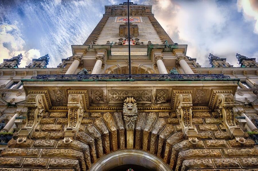 Hamburg: Discover Hamburg from landmark to landmark - St. Michaelis Church (the Michel): why this tower matters