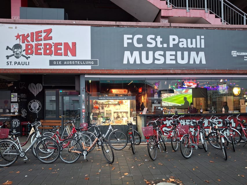 Hamburg: Downtown, Alster & Creative Neighborhoods by Bike - Meeting Up and Choosing the Right Bike (So Your Day Stays Fun)