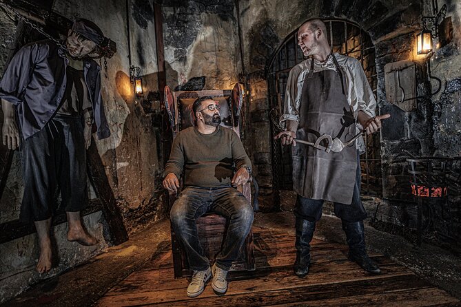Hamburg Dungeon Admission Ticket - Language reality: German tours by default, English on selected days
