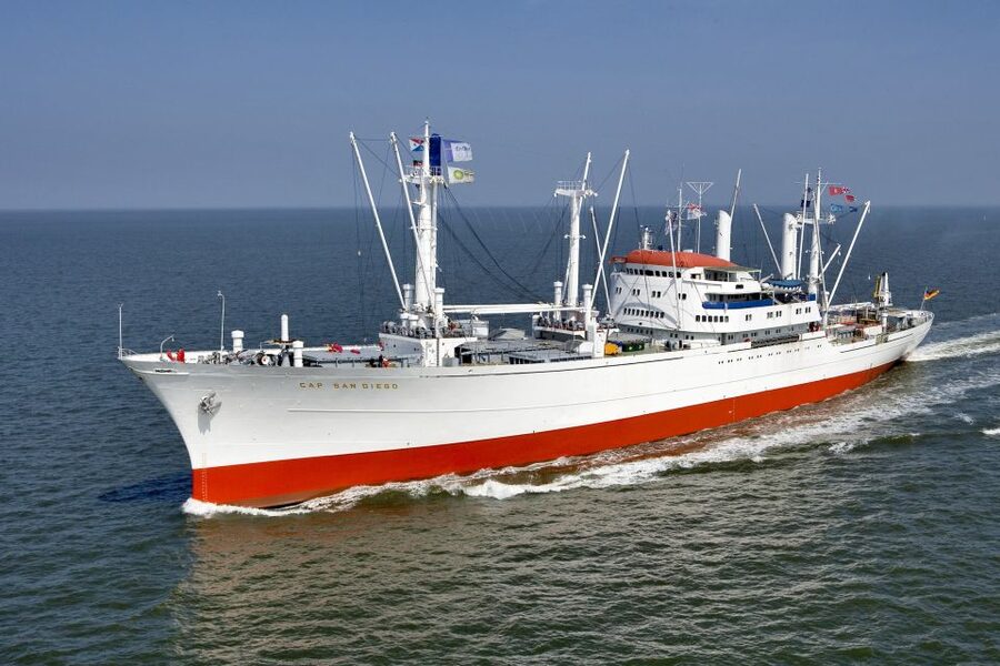 Hamburg: Entrance to the Museum Ship Cap San Diego - A note on wayfinding and staff help