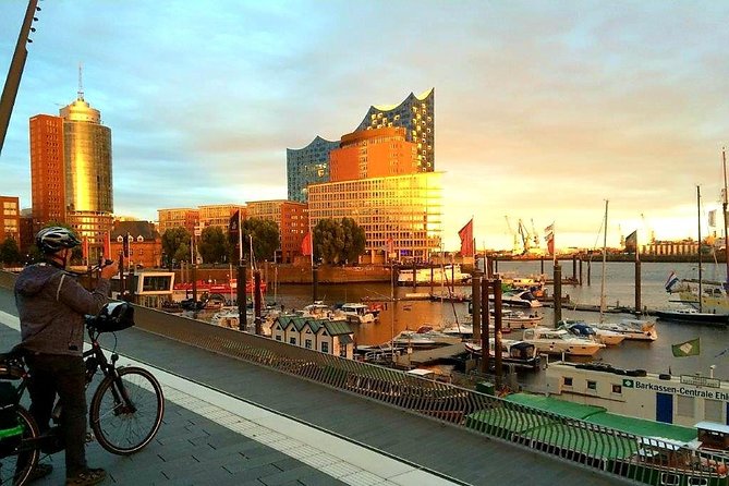 Hamburg Guided Bike Tour: Tradition and Modernity, Elbphilharmonie (min.4) - Chilehaus: A Landmark Stop That Teaches You the Route