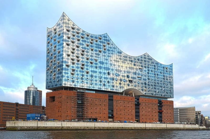 Hamburg: Guided Grand Harbor Sightseeing Cruise by Ship - Sun deck vs panoramic lounge, where you will actually want to be