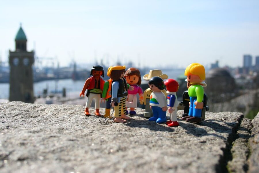 Hamburg: Guided Port Walk for Families - Deichstraße waterfront walk: merchants, pirates, and houses in the water