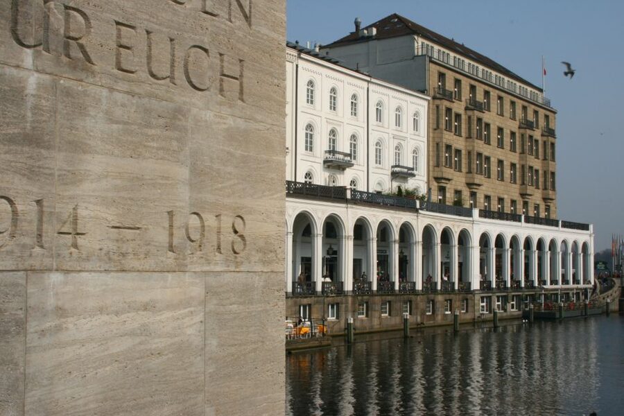Hamburg: Guided Walking Tour - Jungfernstieg to Trostbrücke, reading the waterfront like a local