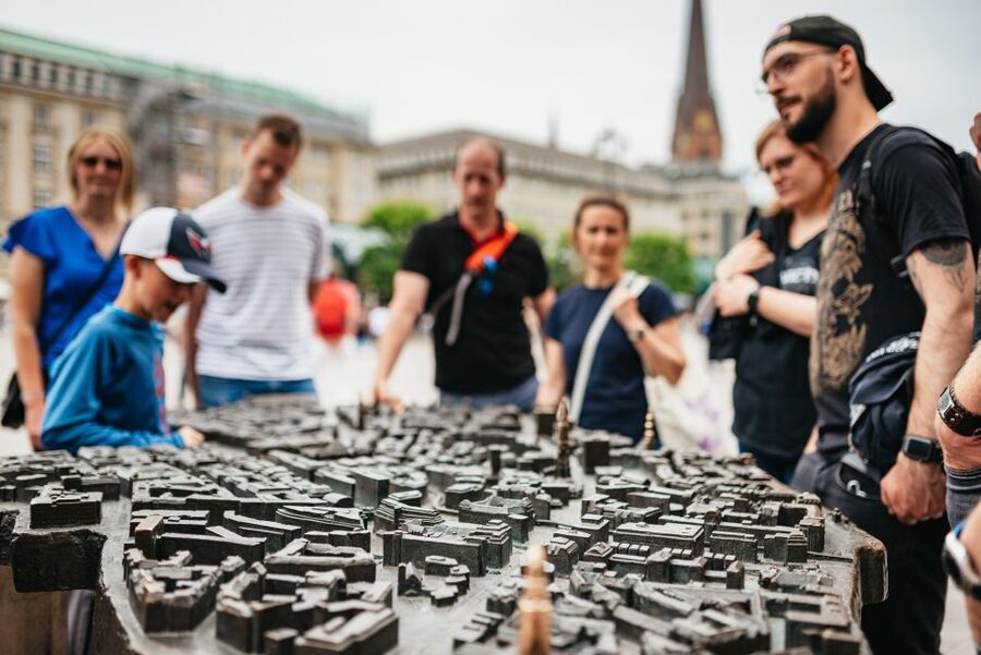 Hamburg: Guided Walking Tour for Magic Fans - Deichstraße: The Old Town Street You’ll Want to Walk Twice