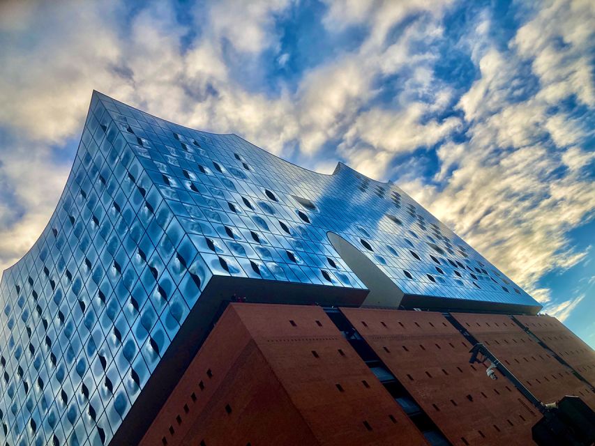 Hamburg: Guided Walking Tour in Danish - HafenCity and the Elbphilharmonie Plaza Finale