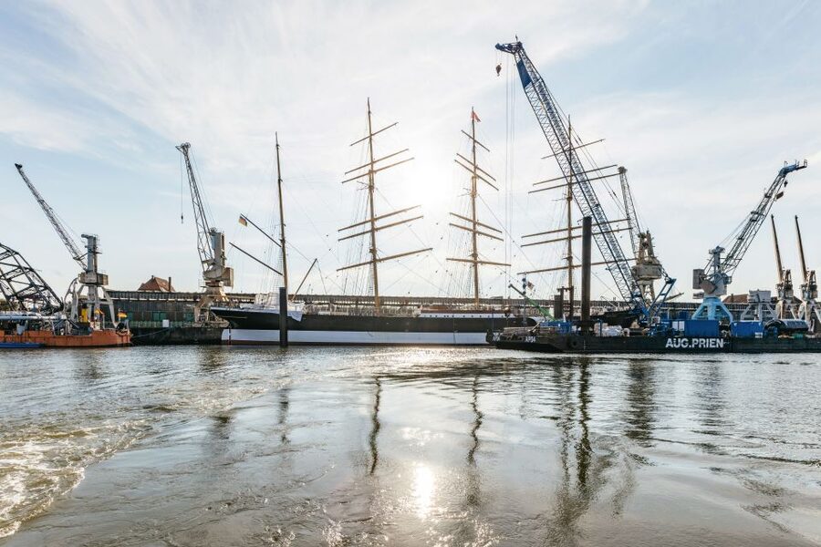 Hamburg: Harbor Cruise with Wine and Cheese - Speicherstadt on a Tide Schedule: How to Handle the Uncertainty