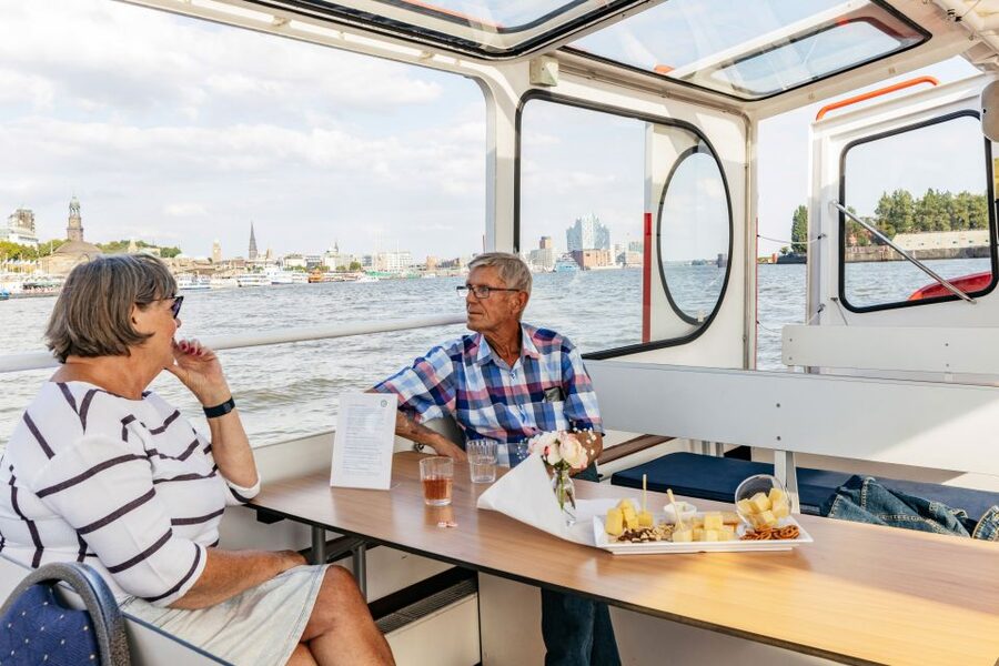 Hamburg: Harbor Cruise with Wine and Cheese - On Board for 90 Minutes: Simple, Comfortable, and Built for Watching