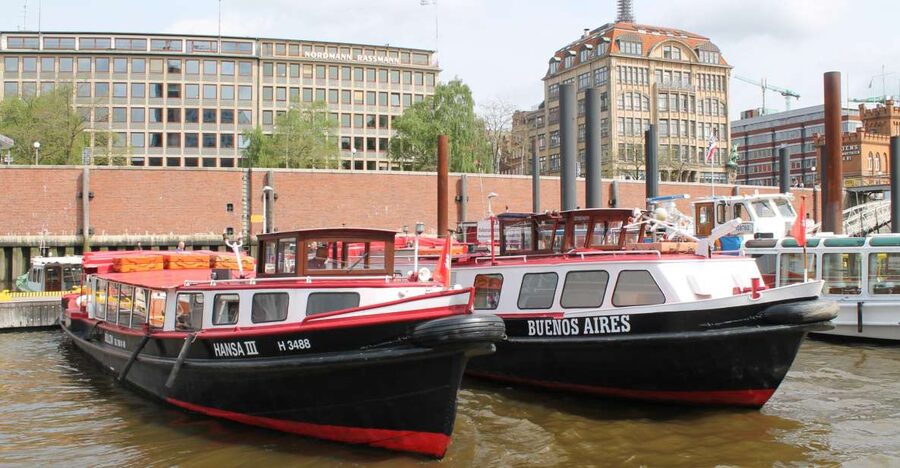 Hamburg: Harbor Cruise - Finding Kajen 1: The Pontoon Next to Miniatur Wunderland