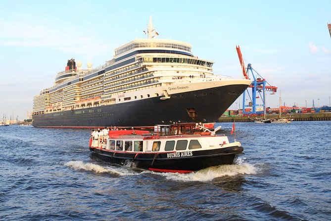 Hamburg harbor tour with a barge - Getting on board at Hohe Brücke, and what to expect onboard
