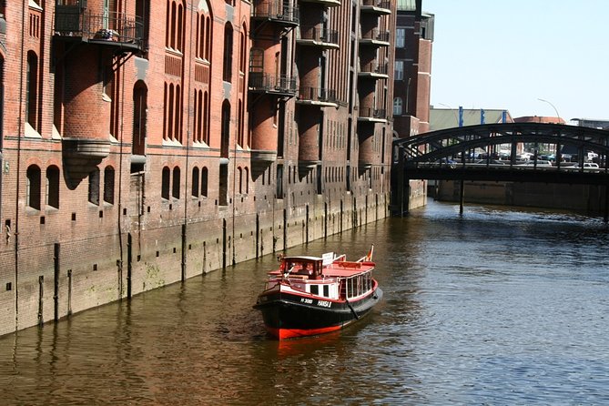 Hamburg harbor tour with a barge - The smooth-running factor (and what to do to get the most from it)