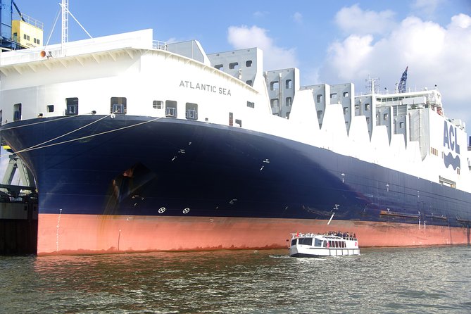 Hamburg harbor tour with a barge - Should you book this harbor barge tour?