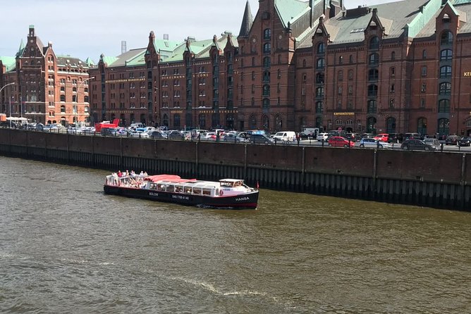 Hamburg harbor tour with a barge - Stop-by-stop: how the route builds your Hamburg harbor “map”