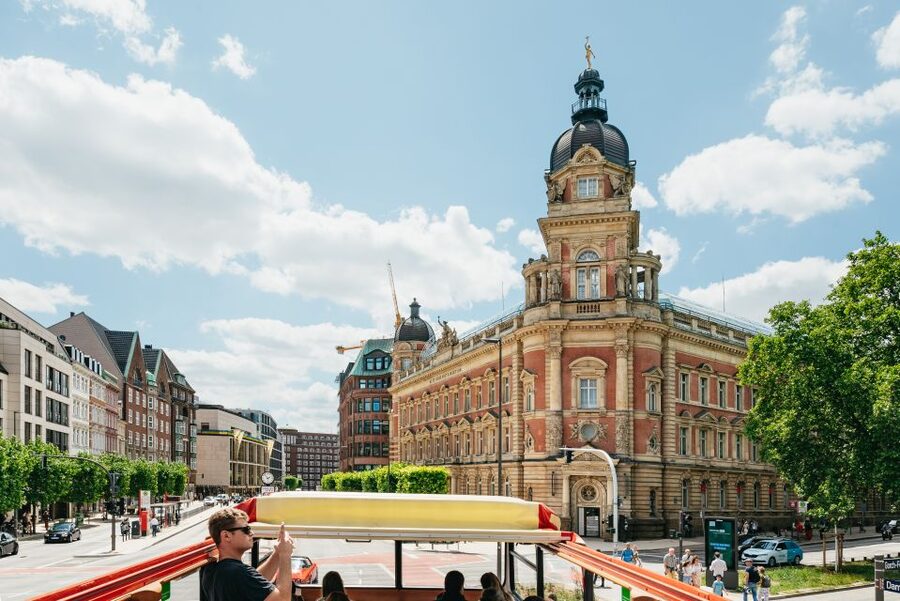 Hamburg: Hop-On Hop-Off Bus with Alster or Harbor Cruise - Top sights from the double-decker, and what to watch for at each stretch