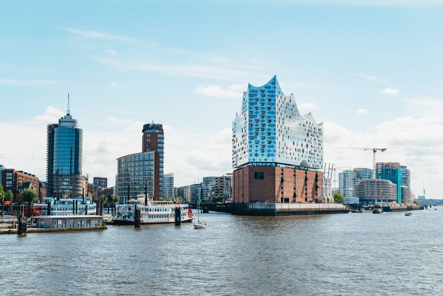Hamburg: Hop-On Hop-Off Bus with Alster or Harbor Cruise - Audio guides and language reality check, bus and boat