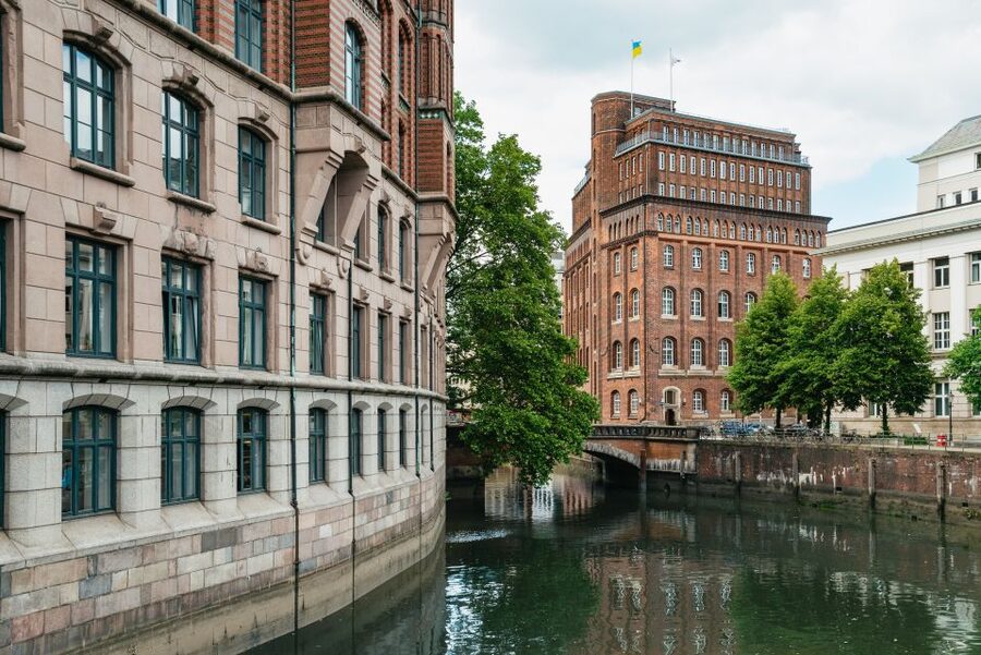 Hamburg: Hop-On Hop-Off Bus with Alster or Harbor Cruise - Practical details that affect comfort and smoothness