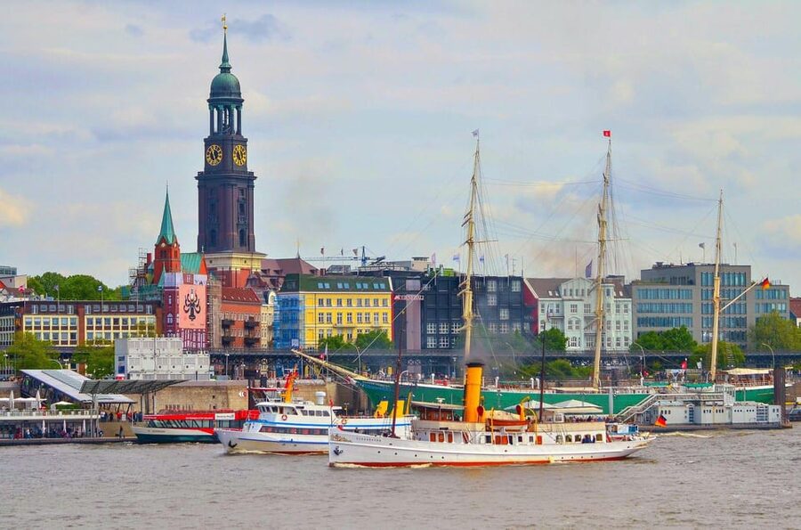 Hamburg: Hop on Hop off city tour and 1 hour harbor tour - The hop-on hop-off city tour: 100 minutes, 17 stops, all-day ticket use