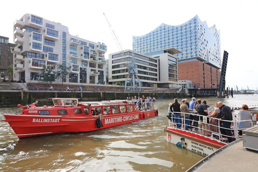 Hamburg: Hop-On Hop-Off Harbor Cruise with Commentary - Why a hop-on harbor cruise works so well in Hamburg