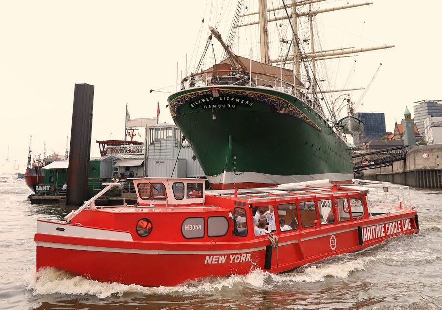 Hamburg: Hop-On Hop-Off Harbor Cruise with Commentary - The 90-minute harbor cruise: cranes, cruise ships, and the port story