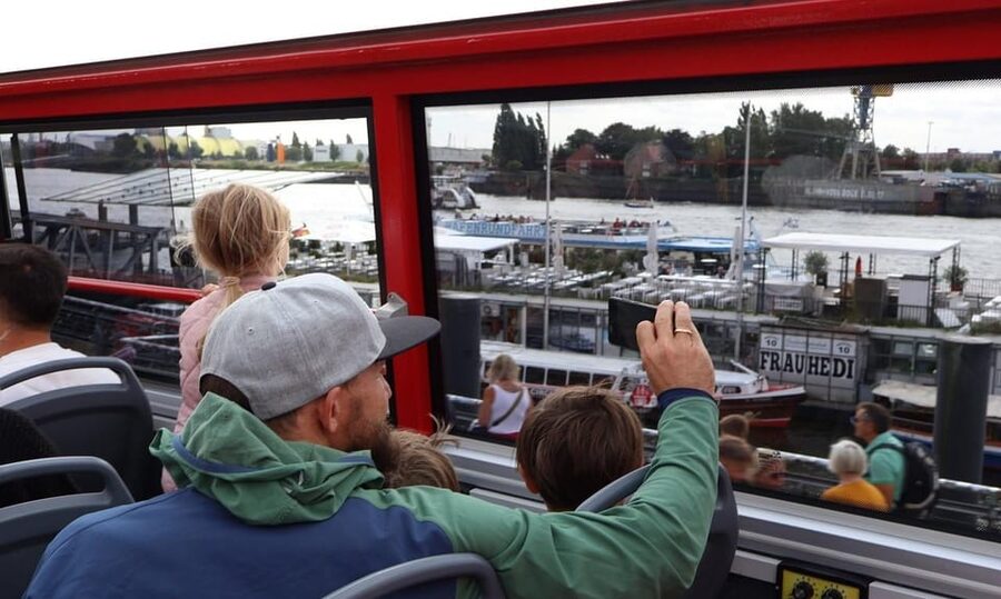 Hamburg: Hop-On/ Hop-Off Tour Classic Line Familienticket - Boarding Anywhere on the 15-Stop Loop