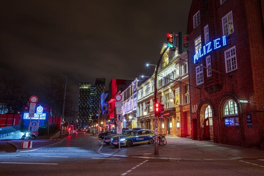 Hamburg: In the Footsteps of "Olivia" Reeperbahn Tour - How long is 2 hours, and what pace you should expect