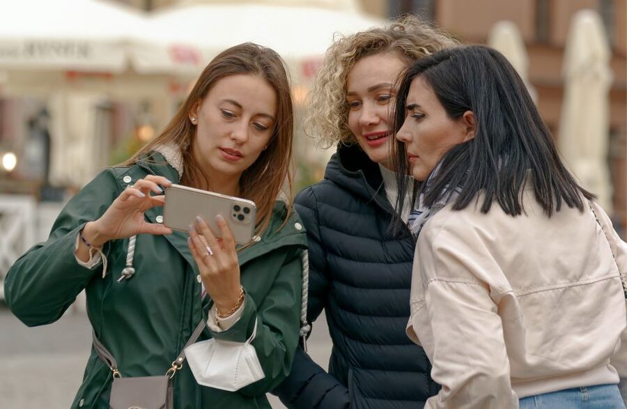 Hamburg Landungsbrücken: Outdoor Escape Game - How the iPad escape system actually helps you solve