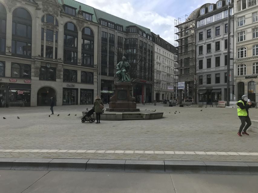 Hamburg: Line C Sightseeing Hop-On Hop-Off Bus Tour - Audio guide and roof views, why the experience feels calmer than expected