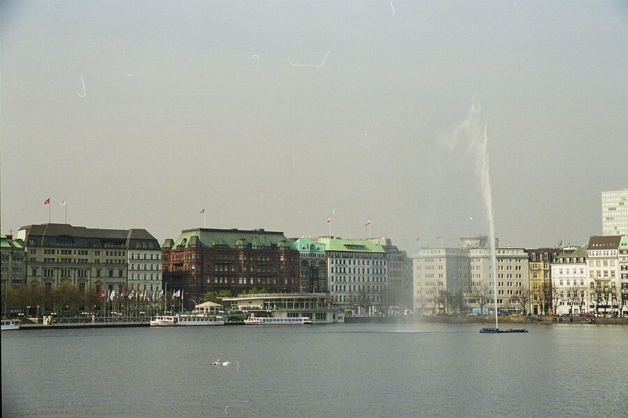 Hamburg: Line F Hop-On Hop-Off Bus and Boat Tour - Speicherstadt Meets the Piers: Where the Photo Opportunities Become a Plan