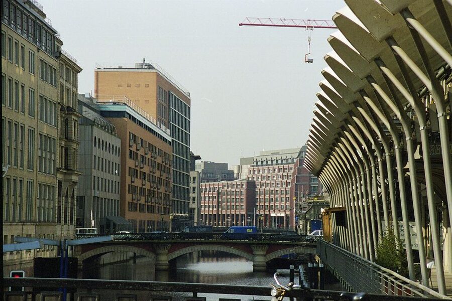 Hamburg: Line F Hop-On Hop-Off Bus and Boat Tour - Outer Alster and the Lakeside Stops: A Breather From the Harbor