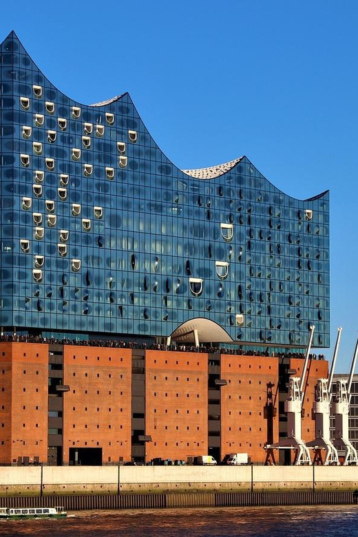 Hamburg : Line G Hop-On Hop-Off Sightseeing Tour - City Hall and central Hamburg stops for atmosphere