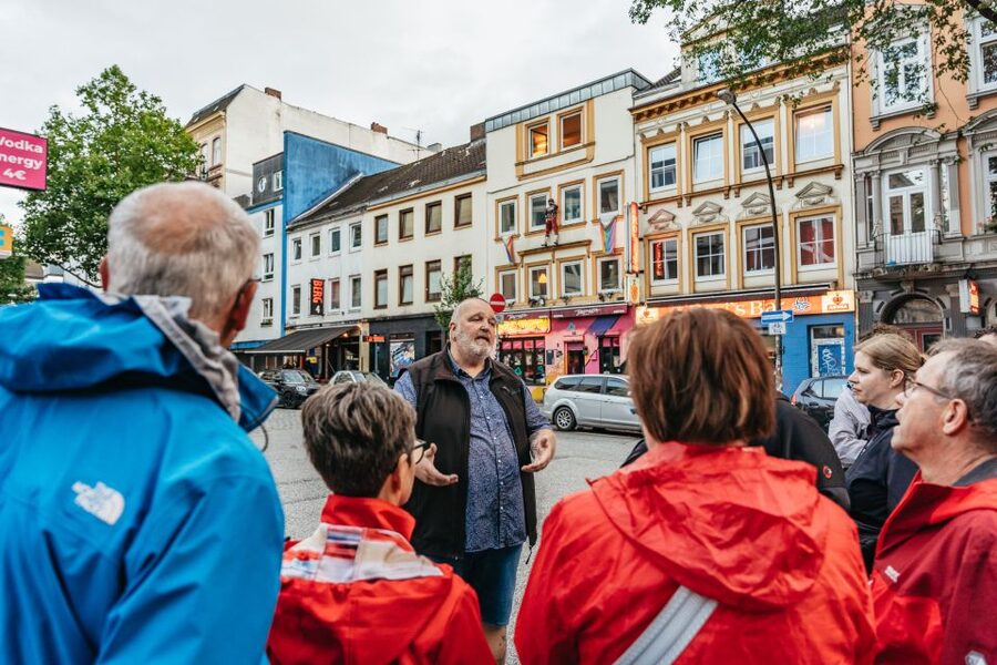 Hamburg: Lust, Luden & Die Große Freiheit Tour - Guides that make or break it: humor, authenticity, and real local tone