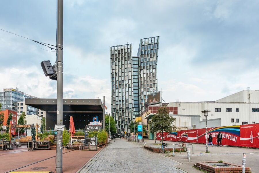 Hamburg: Lust, Luden & Die Große Freiheit Tour - Where to meet: Dancing Towers, Reeperbahn corner, and your quick orientation