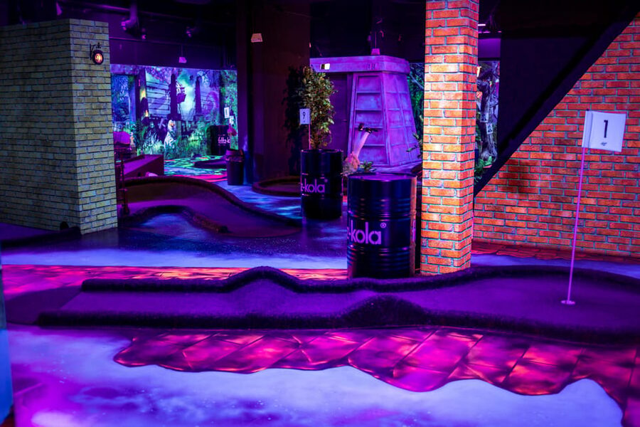 Hamburg: Moviegolf Experience - Weather-proof fun, without going full neon