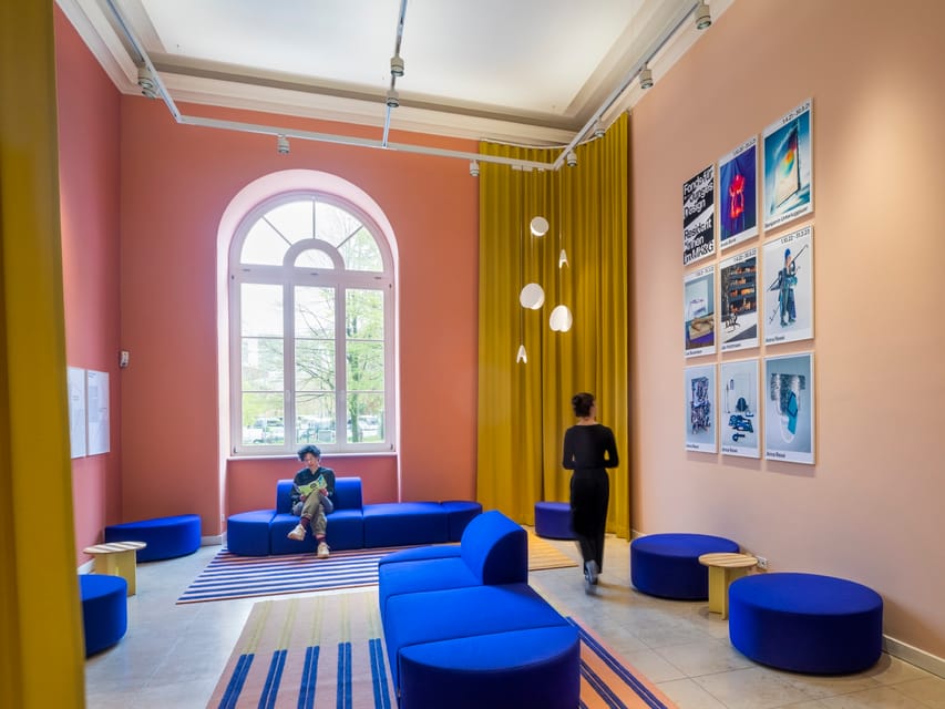 Hamburg: Museum für Kunst und Gewerbe Entrance Ticket - Bilingual Exhibitions and English Events: Plan Your Reading Time