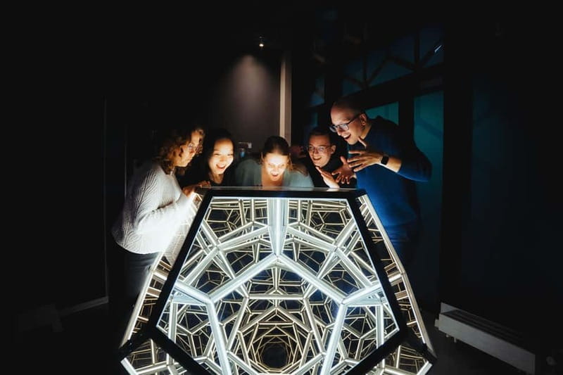 Hamburg: Museum of Illusions Ticket - Photo-friendly stations, what to bring, and how to get better pictures
