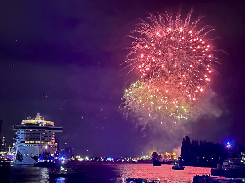 Hamburg: New Years Eve Harbour Cruise - Meeting at Landungsbrücken Bridge 10 without losing your mind