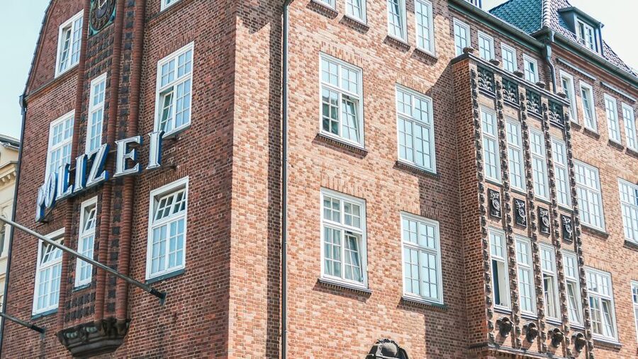 Hamburg: Night Watchman's Tour of St. Pauli in German - Who This Tour Suits (and Who Should Skip It)