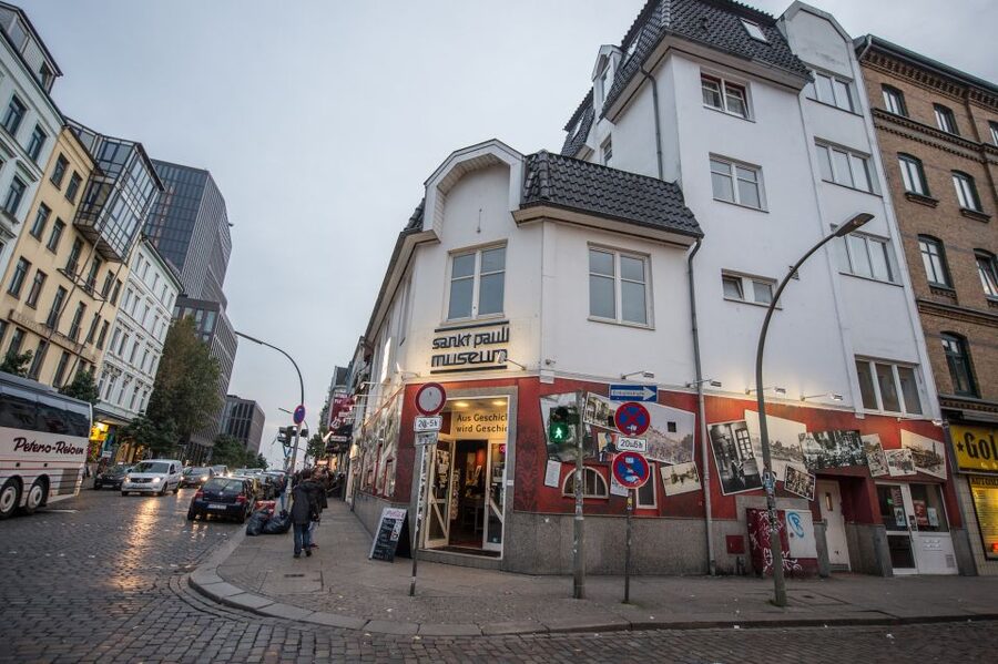 Hamburg: Olivia Jones Tour with Iconic Barker Fabian - Weather, Availability, and Who Should Not Book