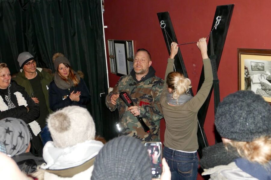 Hamburg: Olivia Jones Tour with Iconic Barker Fabian - The Cast of St. Pauli: Names, Cliques, and How People Orbit
