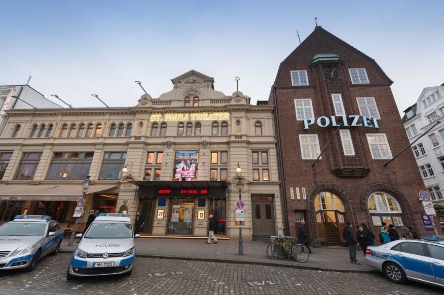Hamburg: Olivia Jones Tour with Iconic Barker Fabian - The Olivia Jones Shot and the Ending Choice: Bar or Kiez Oase
