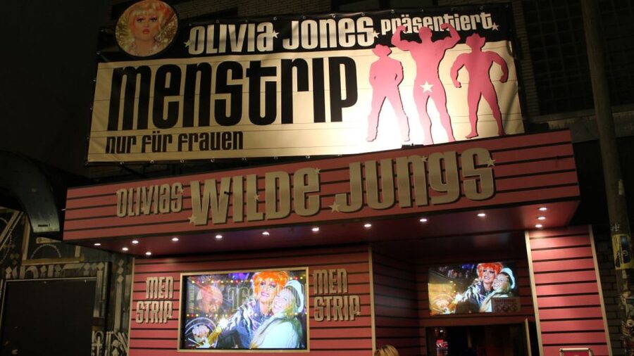 Hamburg: Olivias Wilde Jungs - Group Entry and Lounge - Guaranteed Group Entry at Europe’s Only Men’s Strip Club for Women
