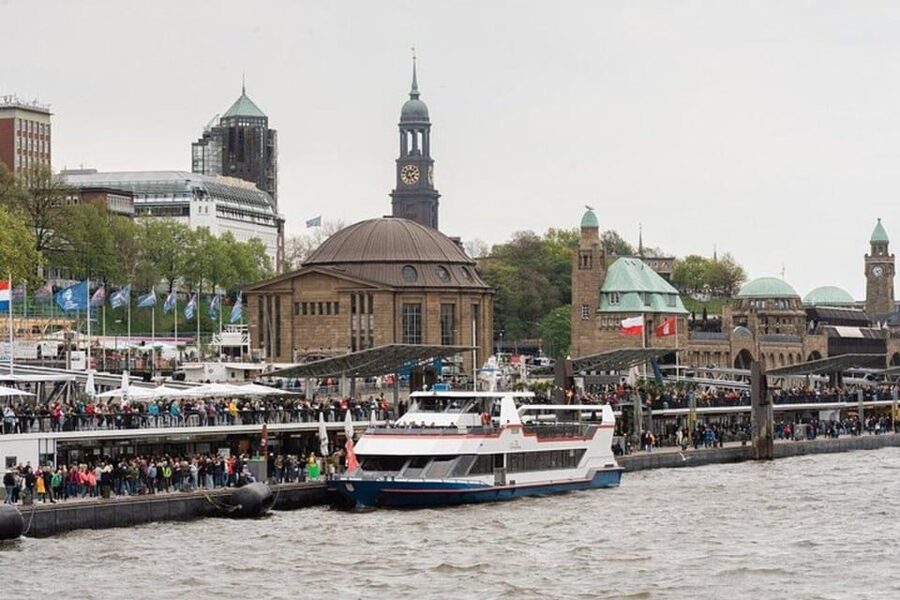 Hamburg: One Hour Traditional Harbor Cruise - Who this cruise is best for