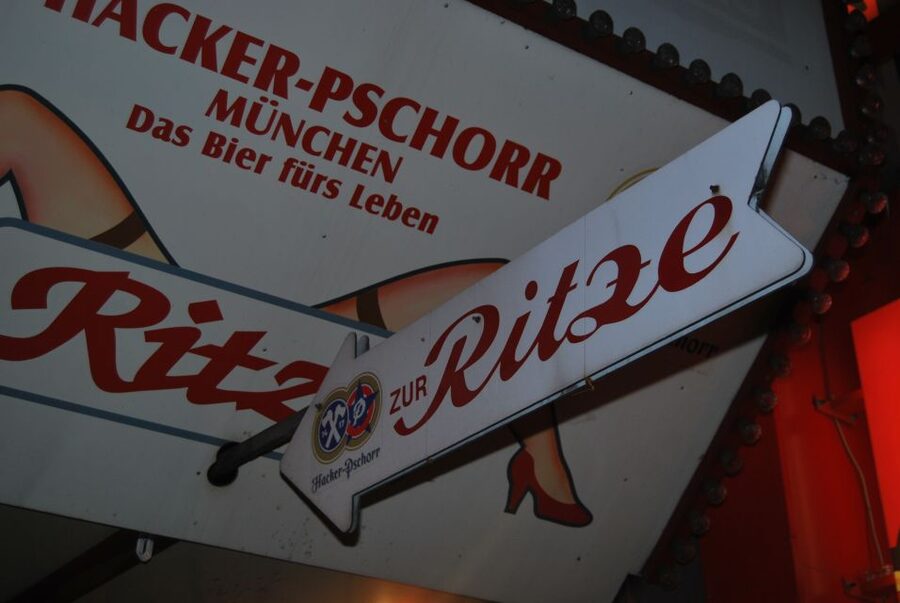 Hamburg: Private 1.5-Hour Walking Tour of St. Pauli - Walking the Red Light District Streets, With Context and Boundaries