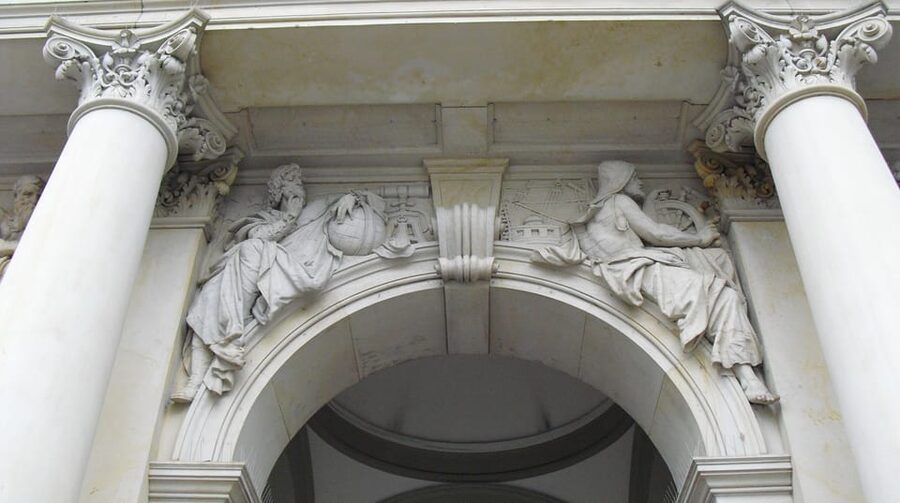 Hamburg: Private Tour Down Town around City Hall - Key things to look forward to