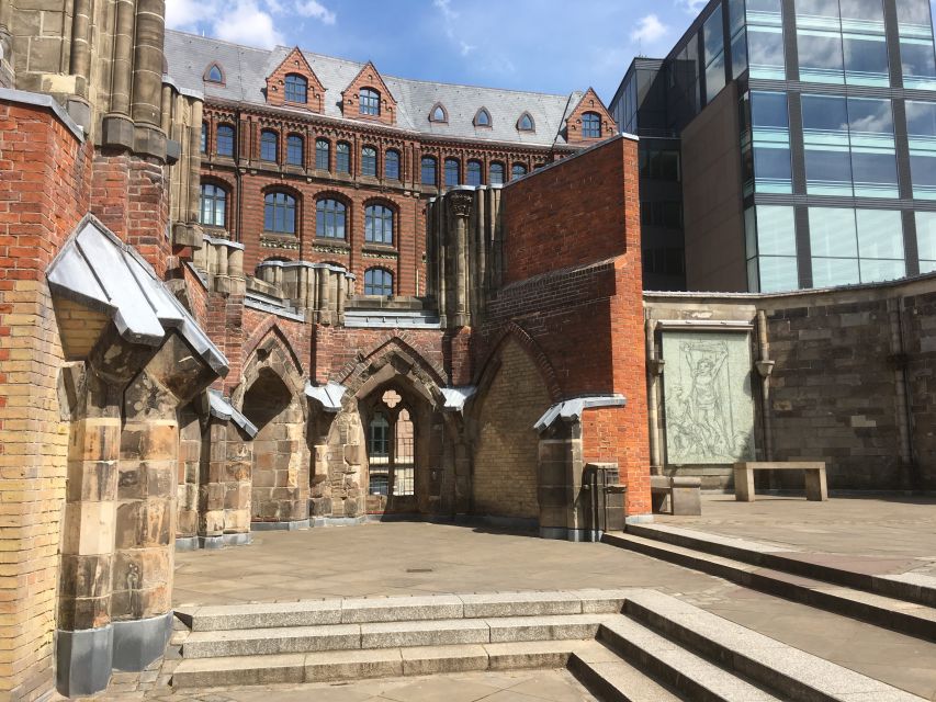 Hamburg: Private Tour Down Town around City Hall - The Hanseatic City Hall, Chamber of Commerce, and the Meaning of Power