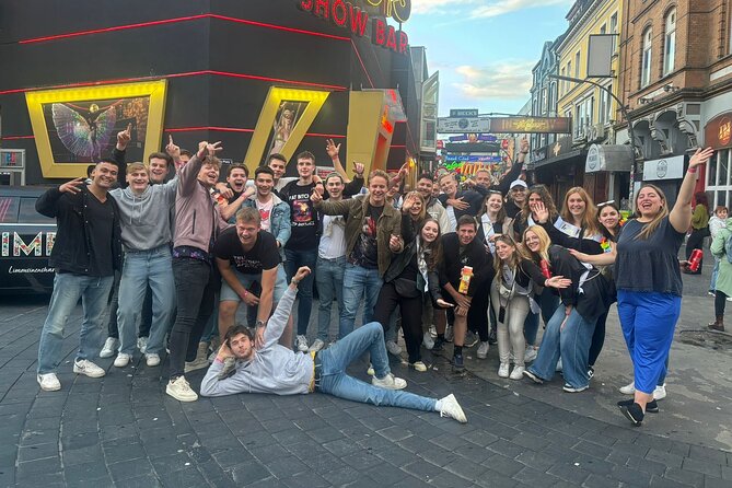Hamburg PubCrawl: 4 Venues, Welcome Shots + Club Entry - How the Guide Keeps the Night Moving Between Bars